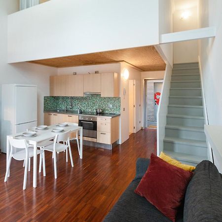 شقة White And Brown Exclusive Loft With Terrace - Free Parking - M2 Station ميلان المظهر الخارجي الصورة