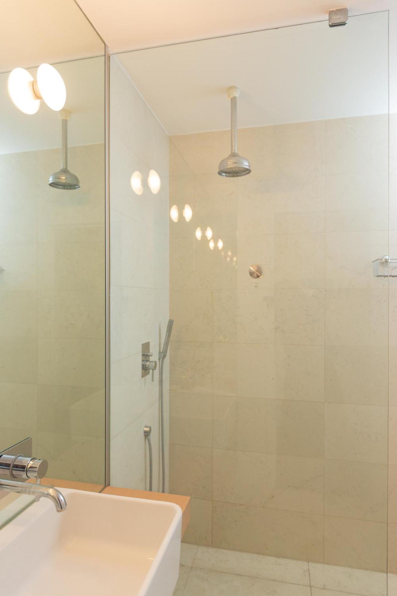 شقة White And Brown Exclusive Loft With Terrace - Free Parking - M2 Station ميلان المظهر الخارجي الصورة