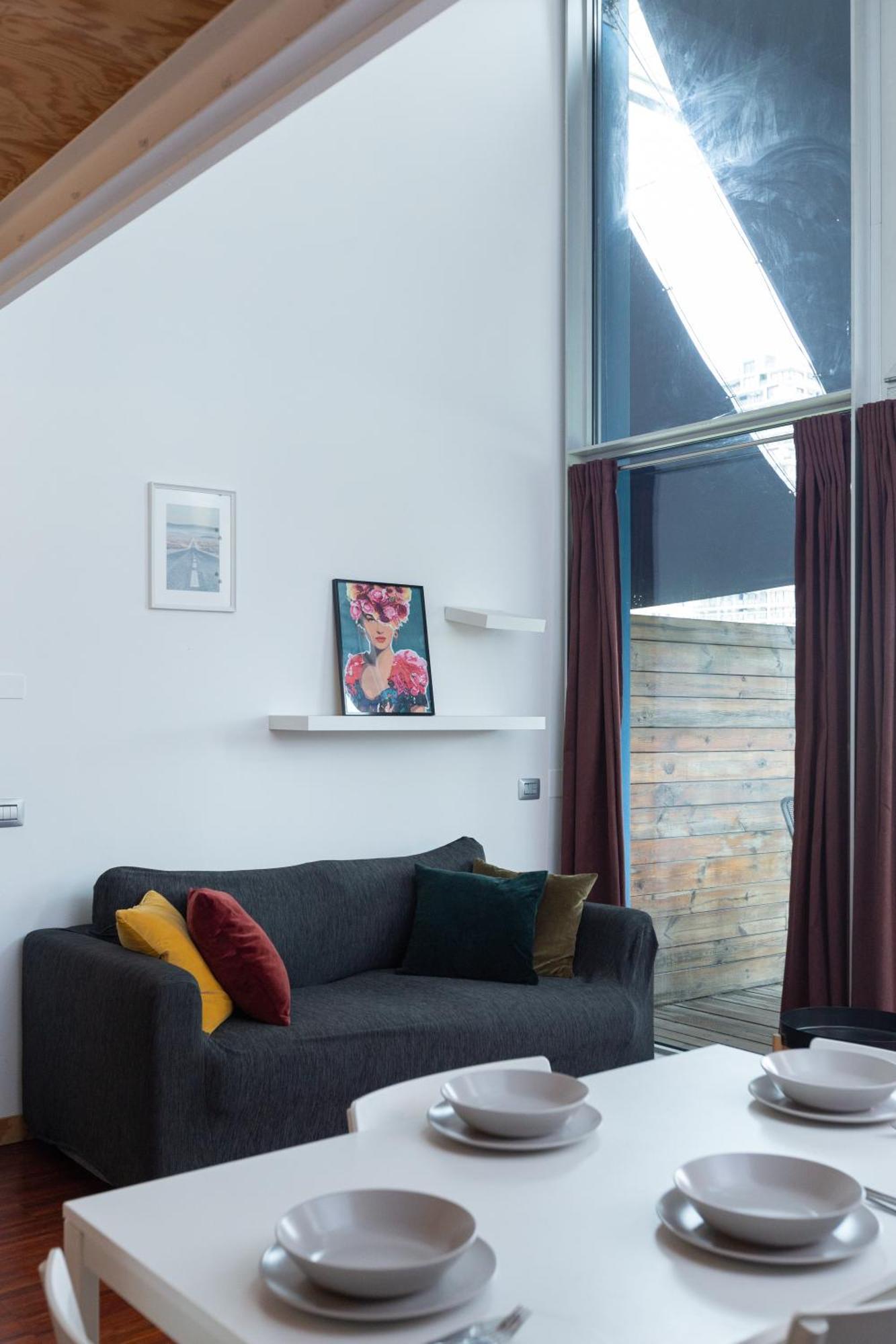 شقة White And Brown Exclusive Loft With Terrace - Free Parking - M2 Station ميلان المظهر الخارجي الصورة