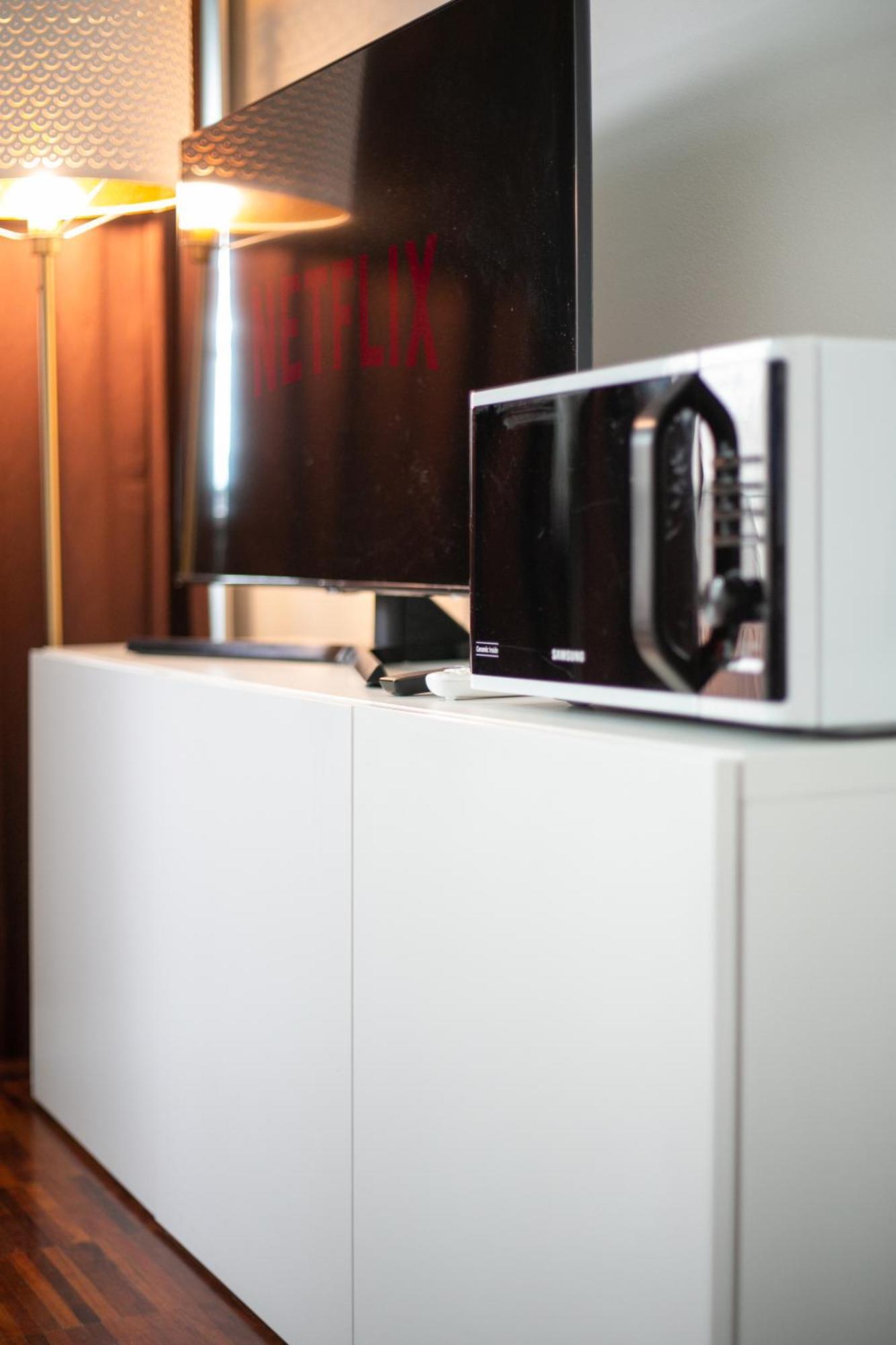 شقة White And Brown Exclusive Loft With Terrace - Free Parking - M2 Station ميلان المظهر الخارجي الصورة