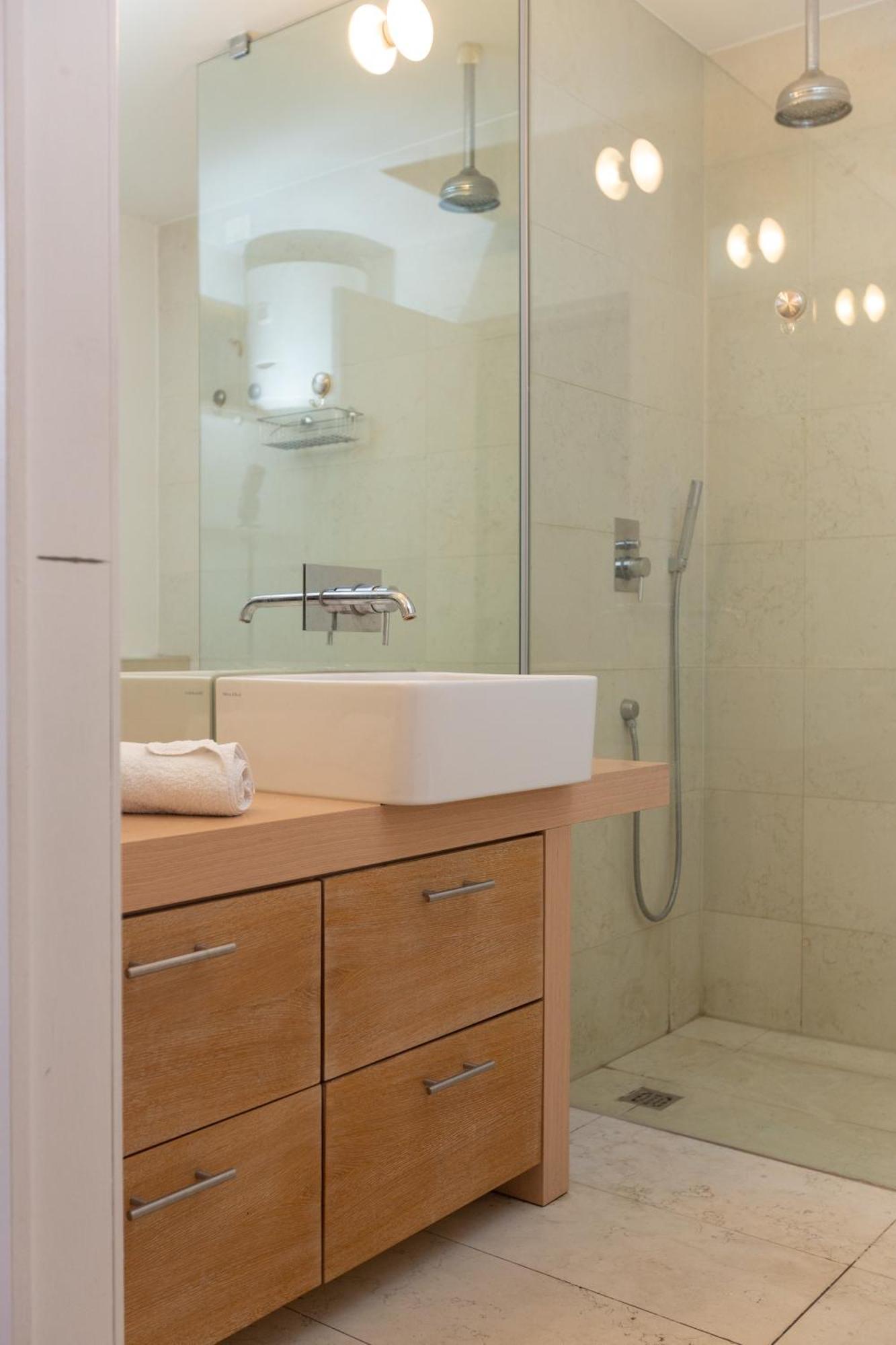 شقة White And Brown Exclusive Loft With Terrace - Free Parking - M2 Station ميلان المظهر الخارجي الصورة