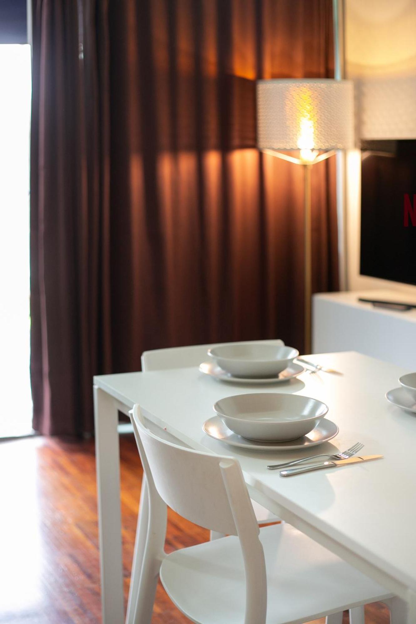 شقة White And Brown Exclusive Loft With Terrace - Free Parking - M2 Station ميلان المظهر الخارجي الصورة