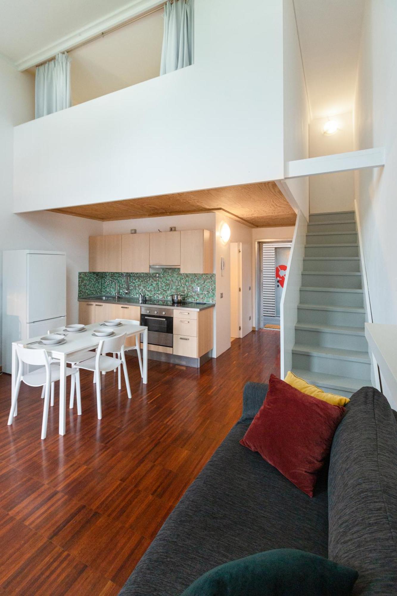 شقة White And Brown Exclusive Loft With Terrace - Free Parking - M2 Station ميلان المظهر الخارجي الصورة